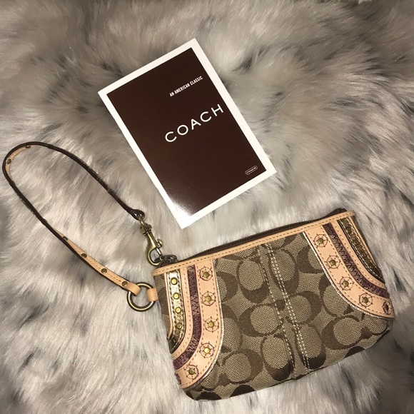COACH SIGNATURE ‘C’ WRISTLET - Picture 1 of 8